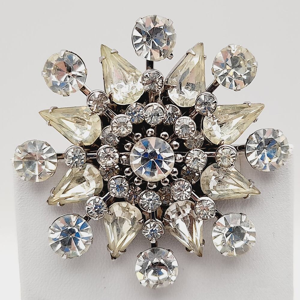 Vintage 1950s Unsigned Wedding Brooch, Riveted Three Dimensional Flower Pin - Picture 7 of 10